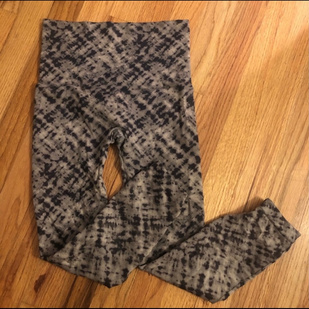 Spanx Look At Me Now Seamless Cropped Leggings